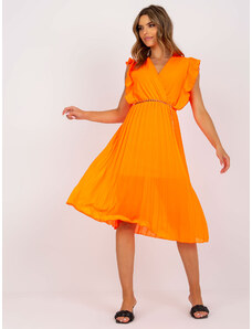 Fashionhunters Fluo oranžové vzdušné midi šaty se záhyby