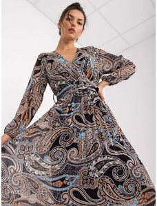 Fashionhunters Černé plisované midi šaty s orientálními vzory