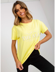 Fashionhunters Žlutobílé bavlněné tričko s nápisem