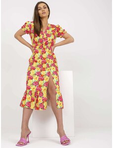 Fashionhunters Žluté květované midi šaty s rozparkem
