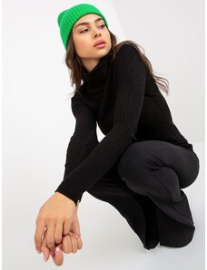 Fashionhunters Černý žebrovaný svetr s dlouhým rukávem