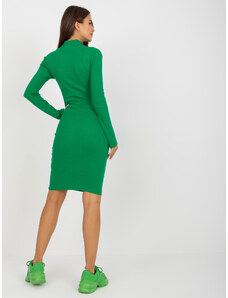 Fashionhunters Základní zelené žebrované šaty s rolákem pro každodenní nošení