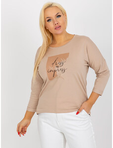 Fashionhunters Béžové tričko plus velikosti s potiskem a nápisem