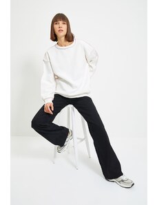 Trendyol Regular/Normal fit in Ecru. Stitching on the Bedspread With Fleece Inside Knitted Sweatshirt