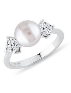 Perlový prsten s diamanty v bílém 14k zlatě KLENOTA R6046002