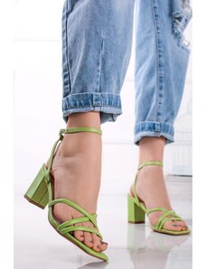 Bestelle Světle zelené sandály na hrubém podpatku Tylene