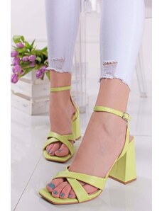 Ideal Světle zelené sandály na hrubém podpatku Nour