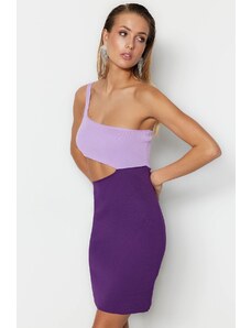 Trendyol fialová-vícebarevná pletenina vypasovaná elegantní večerní šaty s oknem / výřezem detail