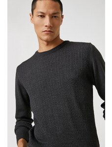 Koton Basic pletený svetr s detailem pletení, kulatý výstřih.