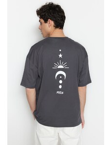 Trendyol Anthracite Pánské oversize / široký střih posádky krk tričko s krátkým rukávem a potiskem na zádech tričko