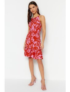 Trendyol červené pasové vypasované mini tkané šaty s tropickým vzorem