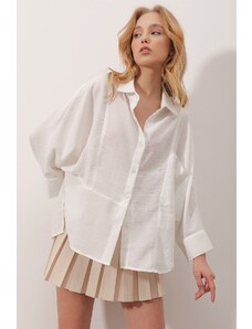 Trend Alaçatı Stili Women's White Single Pocket, Stitching Detail Bat Sleeve Oversized Linen Shirt