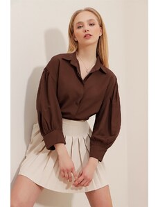 Trend Alaçatı Stili Women's Brown Hidden Pop Up Balloon Sleeve Basic Poplin Shirt