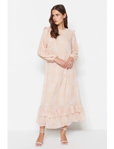 Trendyol světle růžové květinové volánky detail lemované tkané šifonové šaty