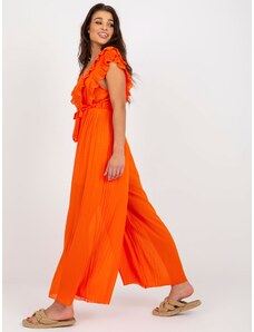 Fashionhunters Oranžová plisovaná kombinéza s páskem od OCH BELLA