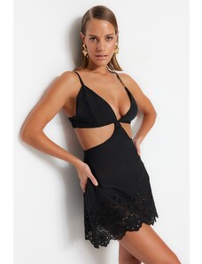Trendyol černé vypasované mini tkané výšivkové plážové šaty