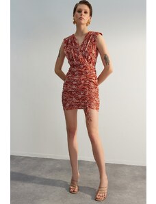 Trendyol Limitovaná edice Tile Smocked Fitted/Fitted Mini Lined Woven Dress