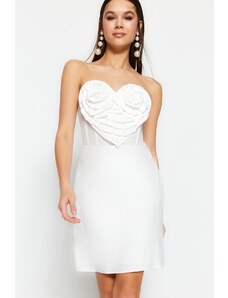 Trendyol Ecru vypasované lemované srdce krk detailní svatba / svatební elegantní večerní šaty