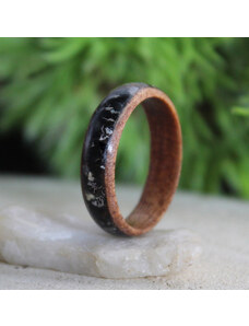 Woodlife Dřevěný prsten z Jatoby a černého Regalitu