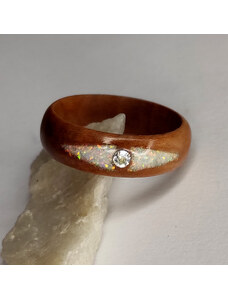 Woodlife Třešňový prsten s opálem a Swarovski