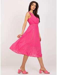 Fashionhunters Tmavě růžové řasené šaty s psaníčkovým výstřihem