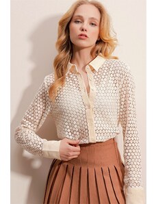 Trend Alaçatı Stili Women's Vanilla Floral Motif Scalloped Shirt