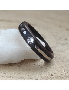 Woodlife Prsten z ořechu s ocelí a swarovski krystalem