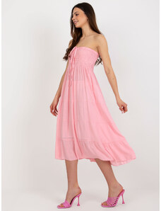 Fashionhunters Světle růžové midi šaty s volánkem a vázačkou
