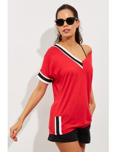Cool & Sexy Women's Red Contrast T-Shirt ST396