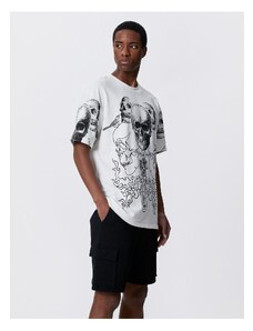 Koton Oversized T-Shirt with a Skull Print Crew Neck Short Sleeved.