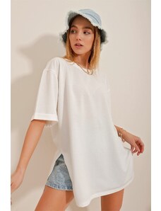 Trend Alaçatı Stili Women's White Crew Neck Double Sleeve Two Thread Side Slit Oversize T-Shirt