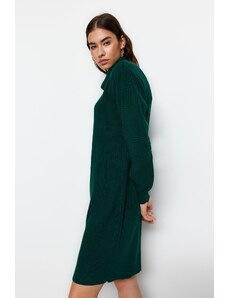 Trendyol Smaragdově zelené Mini pletené šaty s rolákem