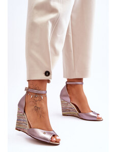 Kožené strieborné sandále na klinovom podpätku Laura Messi