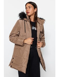 Trendyol Mink nadměrná kožešina s kapucí nepromokavá parka prošívaná péřová bunda