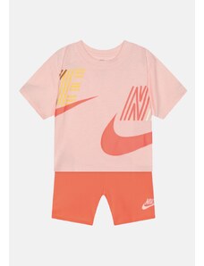 Nike lets roll boxy tee short set PUNCH