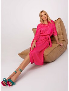 Fashionhunters Tmavě růžové jednoduché koktejlové šaty s páskem