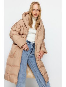 Trendyol Beige Oversize vodoodpudivý dlouhý péřový kabát s kapucí
