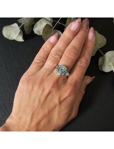 Pfleger Stříbrný prsten spirála s modrým opálem