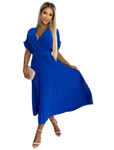 Plisované midi šaty s výstřihem a širokým páskem Numoco FELICIA - chrpově modré