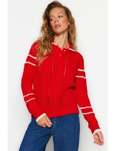 Trendyol červený pletený svetr s výstřihem u bazénu