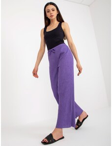 Fashionhunters Fialové žebrované pletené kalhoty s vázačkou