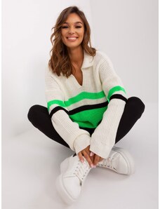 Fashionhunters Ecru světle zelený oversize svetr s límečkem