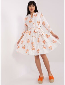 Fashionhunters Bílé a oranžové vzorované šaty s volánkem