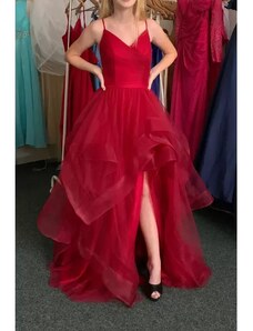 Marizu Fashion červené tylové maturitní plesové společenské šaty s vysokým rozparkem