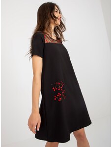 Fashionhunters Černé koktejlové šaty s krátkým rukávem