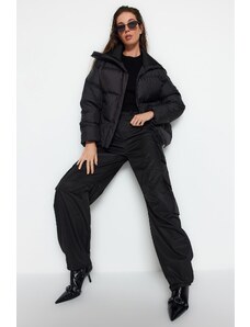 Trendyol Black Rib Detailní, vodoodpudivý nafukovací kabát