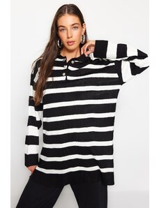 Trendyol černobílý pruhovaný pletený svetr s rolákem