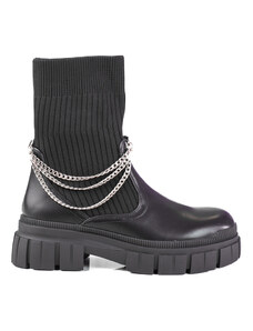 Trendy černé dámské kotníčkové boty na plochém podpatku