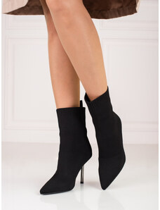 Krásné dámské černé kotníčkové boty na jehlovém podpatku