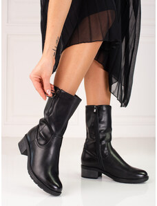 Pěkné černé dámské kotníčkové boty na plochém podpatku